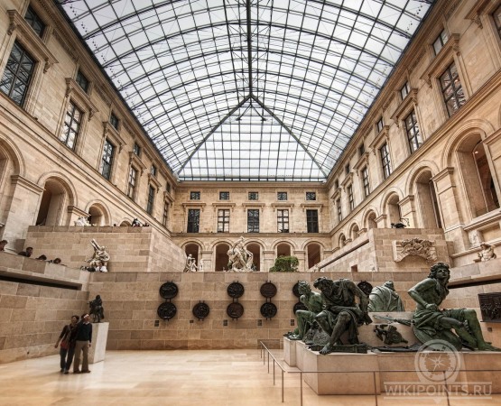 Лувр на wikipoints.ru