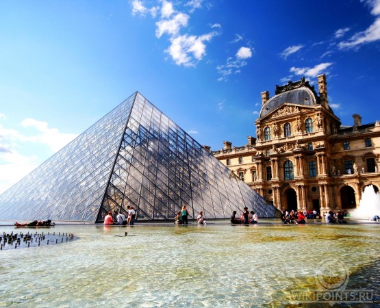 Лувр на wikipoints.ru