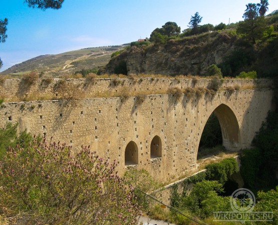 Акведук Святой Ирины на wikipoints.ru