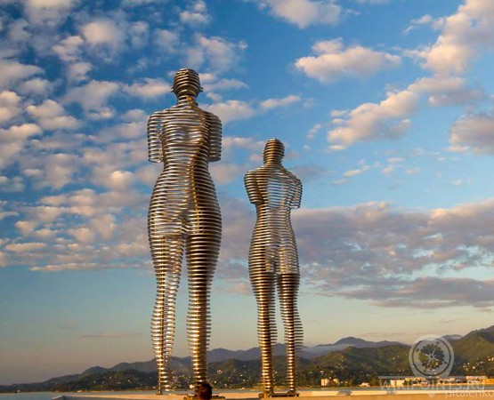 Скульптура Али и Нино на wikipoints.ru