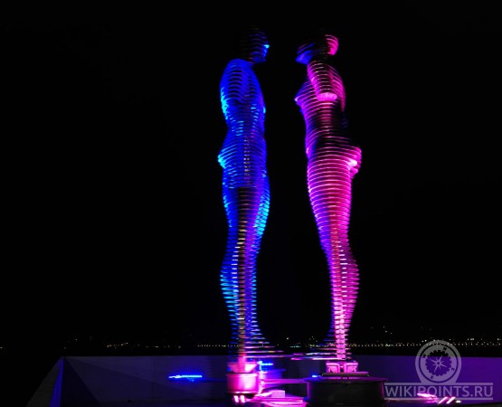 Скульптура Али и Нино на wikipoints.ru