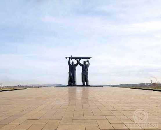 Монумент Тыл - фронту  на wikipoints.ru