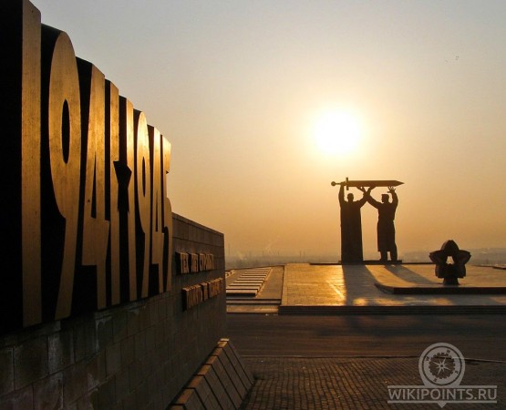 Монумент Тыл - фронту  на wikipoints.ru