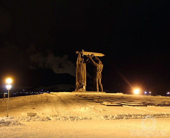 Монумент Тыл - фронту  на wikipoints.ru