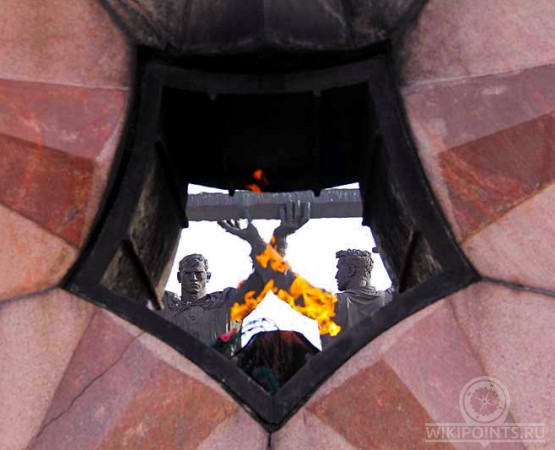 Монумент Тыл - фронту  на wikipoints.ru