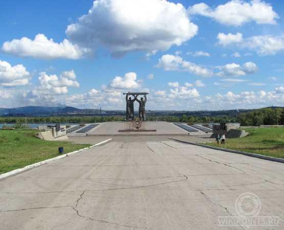 Монумент Тыл - фронту  на wikipoints.ru