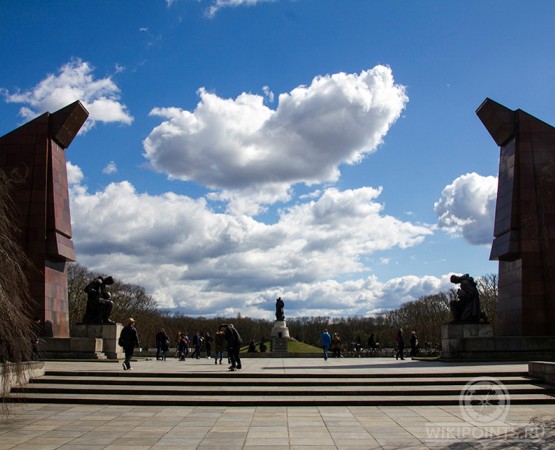 Монумент Воин-освободитель на wikipoints.ru