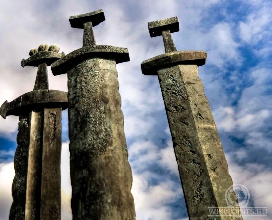 Памятник Мечи в камне на wikipoints.ru