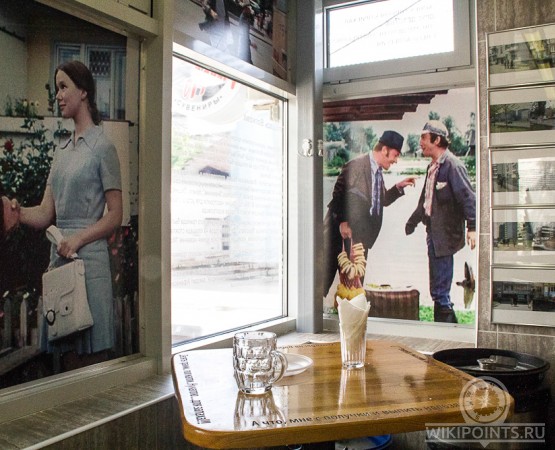 Скульптурная группа и пивная Афоня на wikipoints.ru