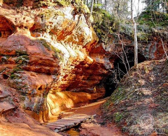 Красные пещеры на wikipoints.ru