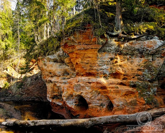 Красные пещеры на wikipoints.ru