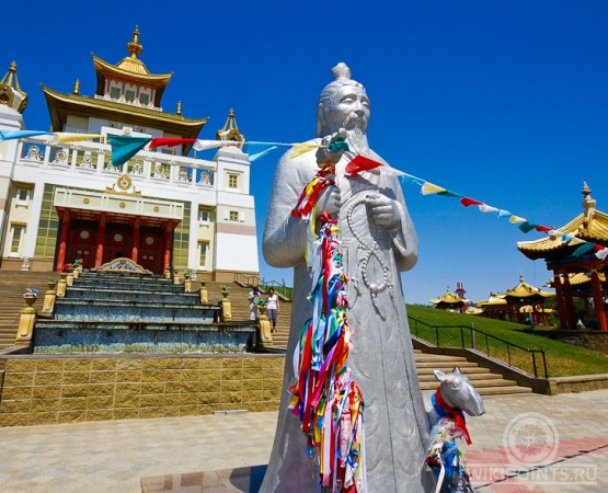 Храм Золотая обитель Будды Шакьямуни на wikipoints.ru