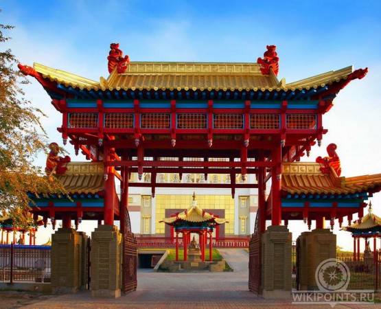 Храм Золотая обитель Будды Шакьямуни на wikipoints.ru