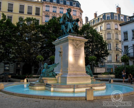 Площадь Ампер на wikipoints.ru