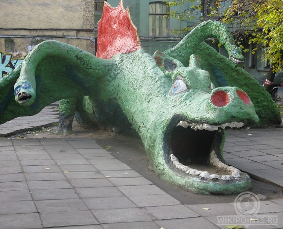 Двор с Драконом на wikipoints.ru