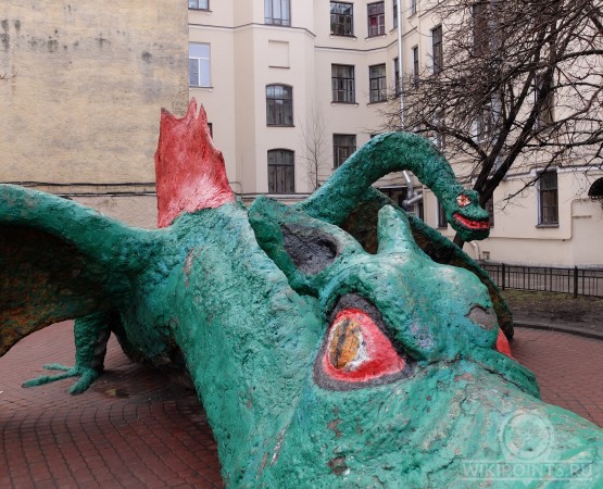 Двор с Драконом на wikipoints.ru