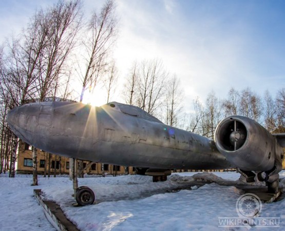Монумент ИЛ-28 на wikipoints.ru