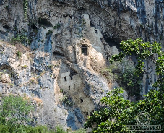 Отхарский скальный монастырь на wikipoints.ru