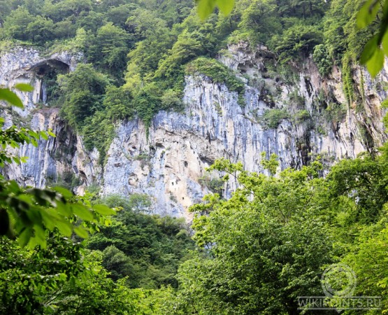 Отхарский скальный монастырь на wikipoints.ru