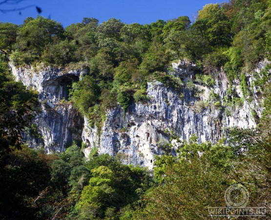 Отхарский скальный монастырь на wikipoints.ru