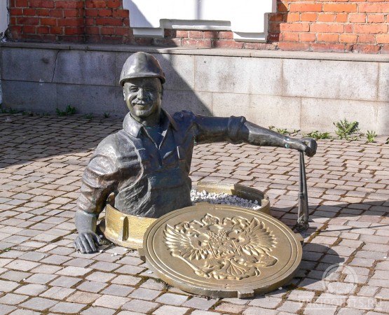 Памятник водопроводчику на wikipoints.ru