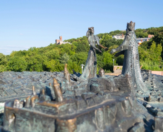 Король Буда и королева Пешт на wikipoints.ru