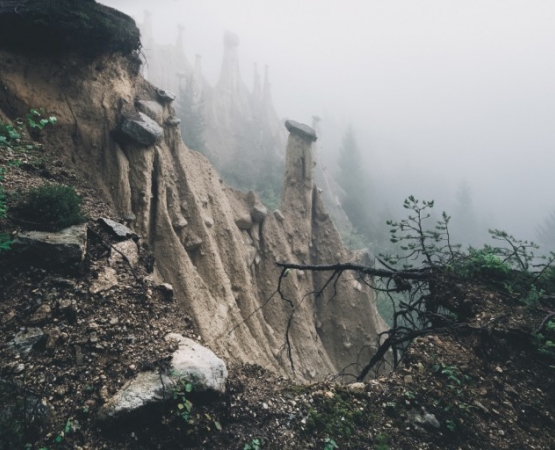 Земляные столбы Ренона на wikipoints.ru