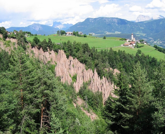 Земляные столбы Ренона на wikipoints.ru