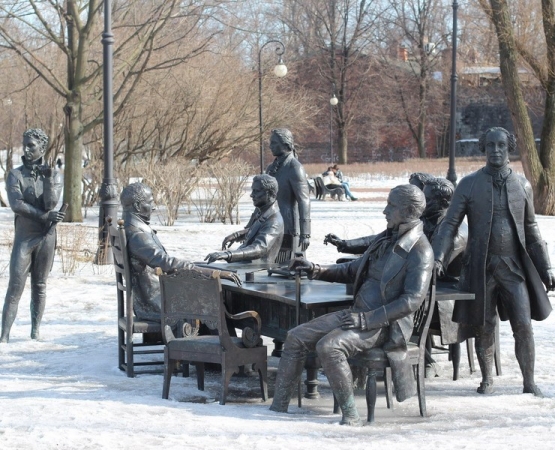 Скульптурная композиция Зодчие на wikipoints.ru