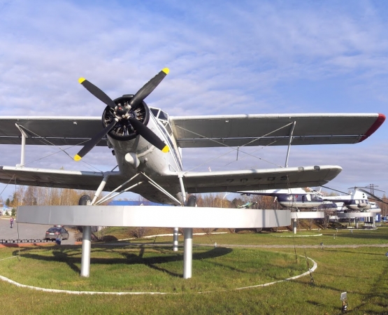 «Аллея Почёта» авиационной техники (Нижневартовск) на wikipoints.ru