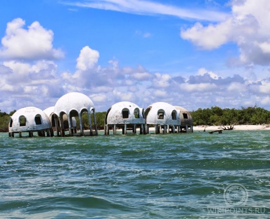 Заброшенный дом-купол на мысе Романо на wikipoints.ru