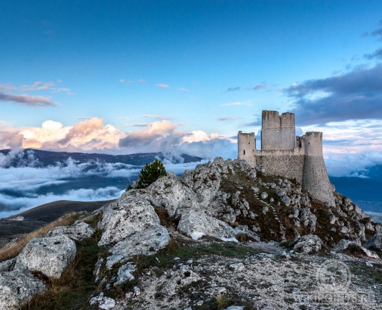 Замок Rocca Calascio на wikipoints.ru