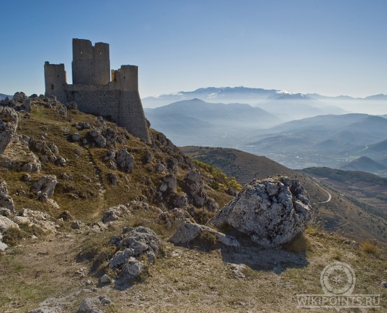 Замок Rocca Calascio на wikipoints.ru