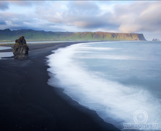 Черный пляж Вик на wikipoints.ru