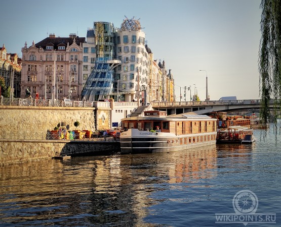 Танцующий дом на wikipoints.ru