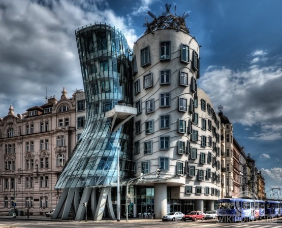 Танцующий дом на wikipoints.ru