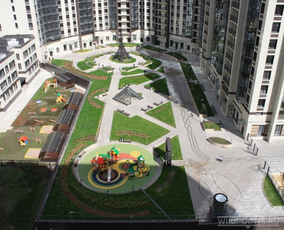 Двор с Эйфелевой башней на wikipoints.ru