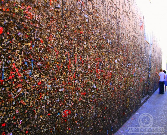 Аллея жевательной резинки на wikipoints.ru