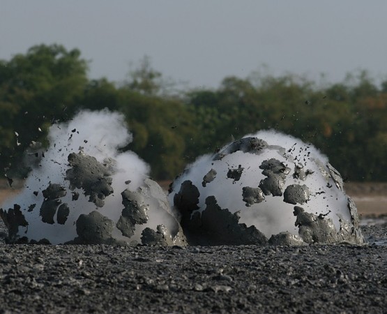 Грязевой вулкан Бледуг Куву на wikipoints.ru