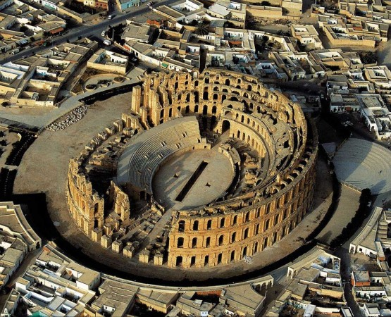 Амфитеатр в Эль-Джеме на wikipoints.ru