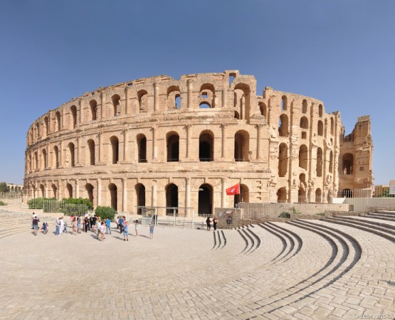 Амфитеатр в Эль-Джеме на wikipoints.ru