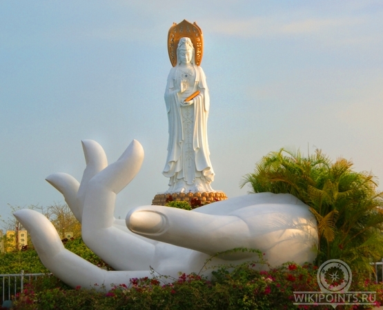 Статуя богини Гуаньинь на wikipoints.ru