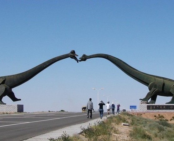 Целующиеся динозавры Эрэн-Хото на wikipoints.ru