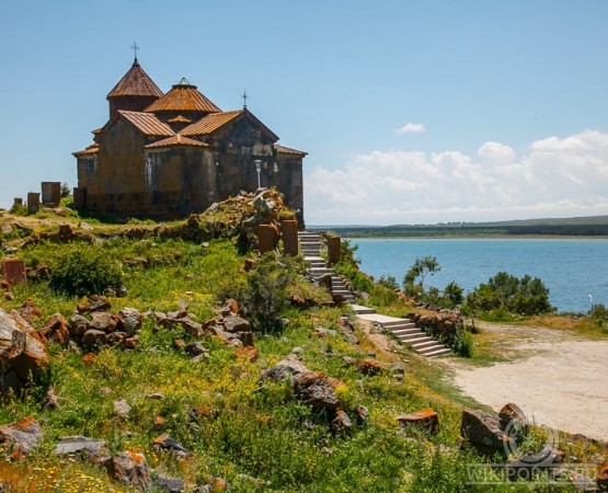 Монастырь Айраванк на wikipoints.ru