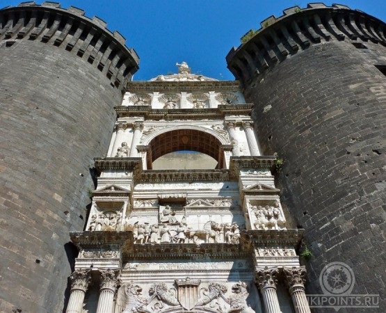 Кастель Нуово на wikipoints.ru