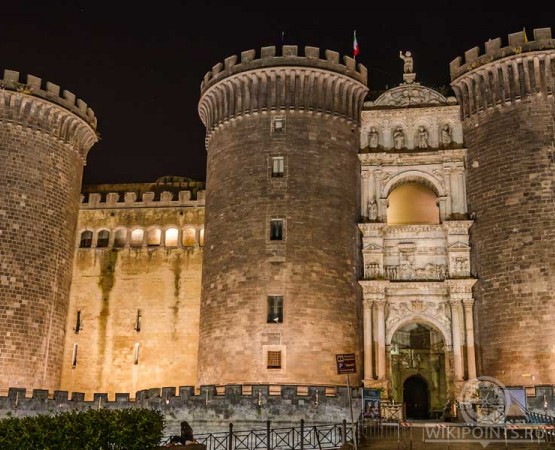 Кастель Нуово на wikipoints.ru